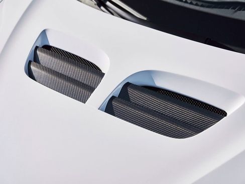 Used 2023 McLaren Artura RWD image 10