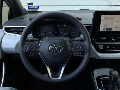 Used 2024 Toyota Corolla SE w/ SE Package image 34