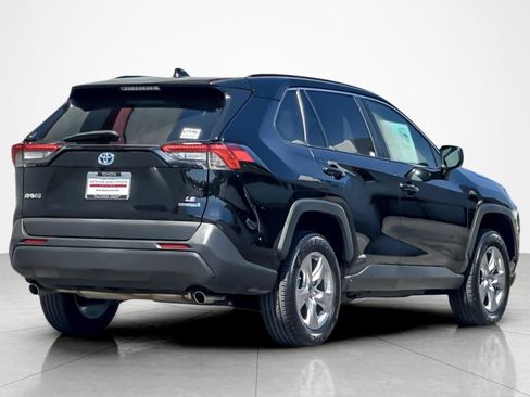 Certified 2022 Toyota RAV4 LE AWD/4WD image 5