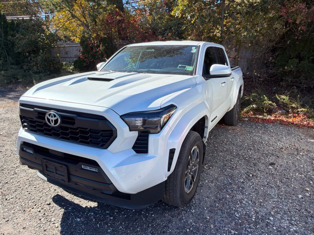 Certified 2025 Toyota Tacoma TRD Sport w/ TRD Sport Upgrade Package AWD/4WD image 2