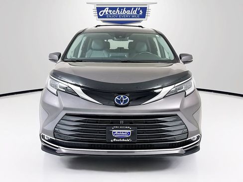 Used 2024 Toyota Sienna Limited AWD/4WD image 2