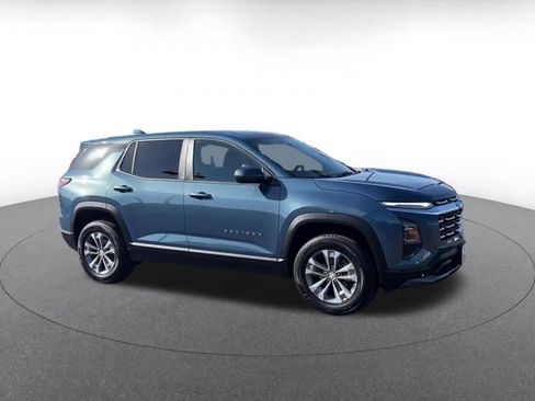 Used 2025 Chevrolet Equinox LT FWD image 2