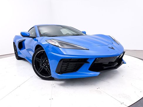 Used 2021 Chevrolet Corvette Stingray w/ Engine Appearance Package image 1