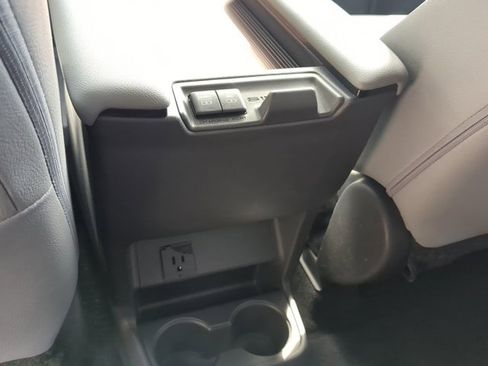 Used 2022 Toyota Sienna XLE image 19