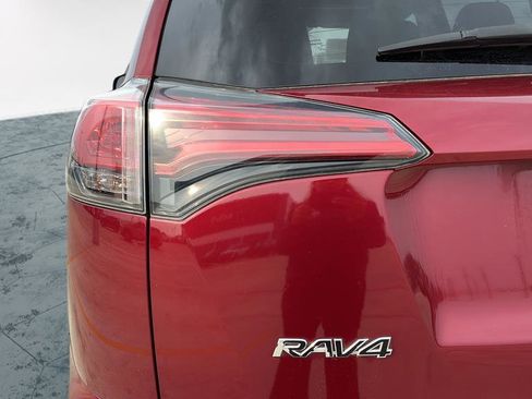 Used 2018 Toyota RAV4 XLE image 10
