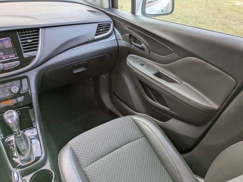 Used 2022 Buick Encore Preferred w/ Safety Package image 25