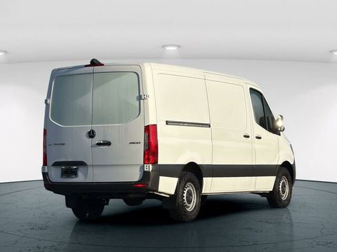 Used 2024 Mercedes-Benz Sprinter 2500 image 7