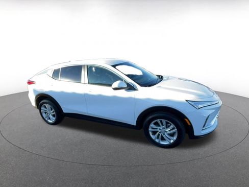 Used 2025 Buick Envista Preferred image 2