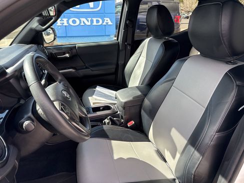 Used 2021 Toyota Tacoma TRD Off-Road w/ Technology Package image 17