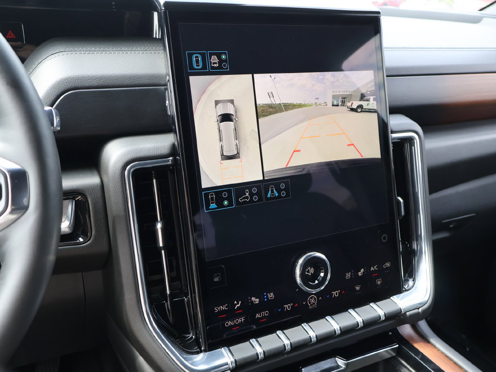 Used 2025 GMC Yukon Denali AWD/4WD image 34