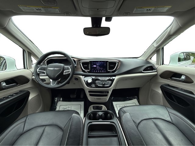 Used 2018 Chrysler Pacifica Touring-L FWD image 30