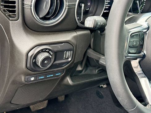 Used 2023 Jeep Wrangler Unlimited Sahara AWD/4WD image 11