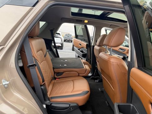 Used 2024 Nissan Pathfinder Platinum w/ Cargo Package image 23