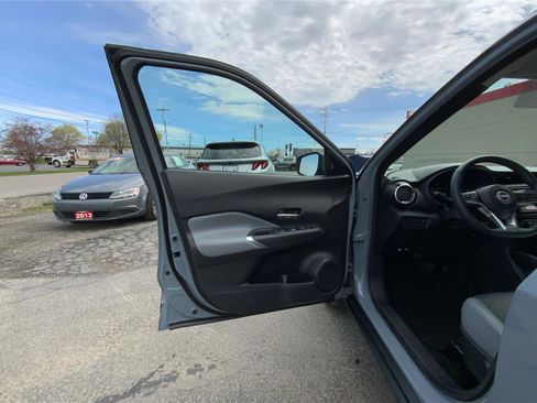 Used 2024 Nissan Kicks SR w/ SR Premium Package FWD image 19