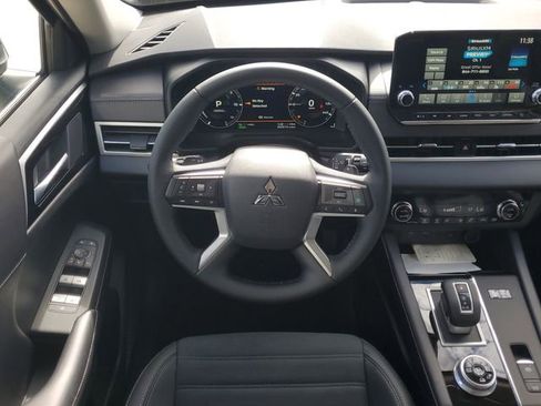 New 2025 Mitsubishi Outlander SE AWD/4WD image 17