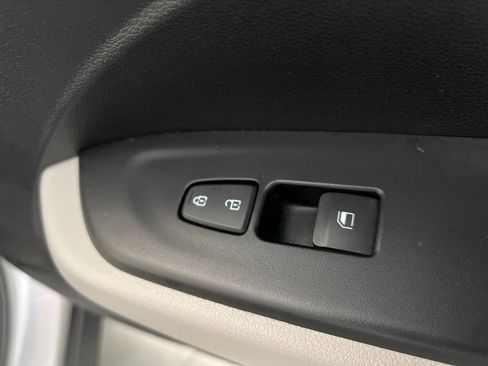 Used 2025 Hyundai Venue SEL FWD image 25