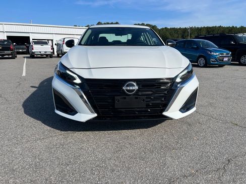 Used 2025 Nissan Altima 2.5 SV AWD/4WD image 8