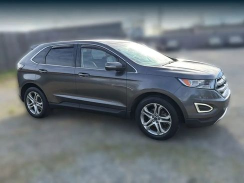 Used 2017 Ford Edge Titanium FWD image 17