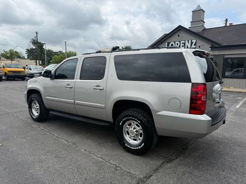 Used 2007 Chevrolet Suburban 2500 LT w/ LT Preferred Equipment Group AWD/4WD image 3