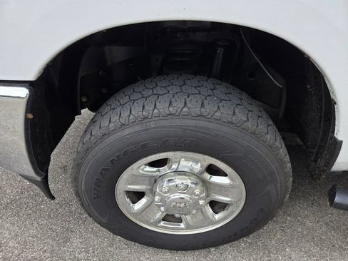 Used 2021 RAM 2500 Tradesman w/ Chrome Appearance Group AWD/4WD image 4