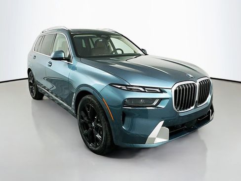 Used 2026 BMW X7 xDrive40i w/ Premium Package image 3