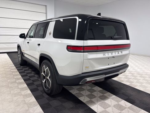 Used 2024 Rivian R1S Adventure AWD/4WD image 3