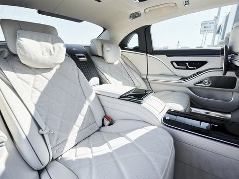 Used 2025 Mercedes-Benz Maybach S 680 4MATIC image 45