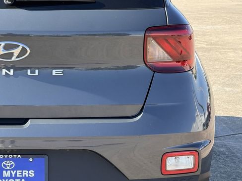 Used 2025 Hyundai Venue SEL FWD image 9