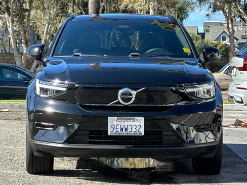 Certified 2023 Volvo XC40 Recharge Core image 9