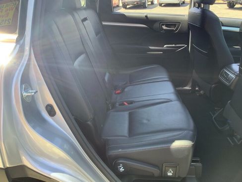 Used 2015 Toyota Highlander XLE AWD/4WD image 18