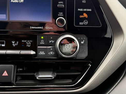 Used 2022 Toyota Highlander XLE image 22