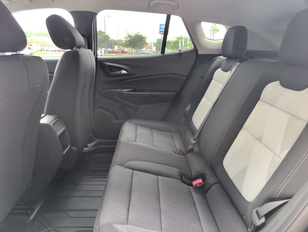 New 2026 Chevrolet Trax LS w/ LS Convenience Package FWD image 31