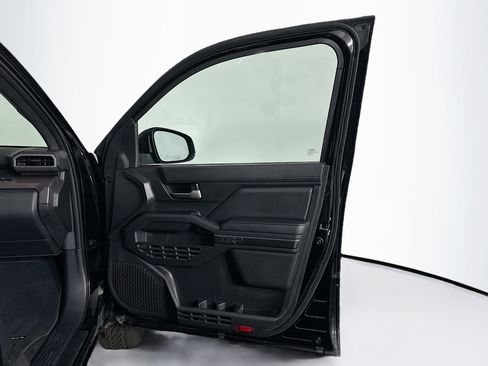 Used 2025 Toyota Tacoma TRD Off-Road image 31