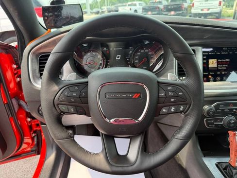 Used 2017 Dodge Charger R/T RWD image 14