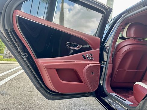 Used 2024 Bentley Flying Spur W12 image 20