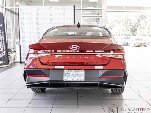 Used 2024 Hyundai Elantra SEL w/ Convenience Package FWD image 13