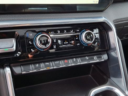 Used 2024 GMC Sierra 2500 Denali w/ Denali Reserve Package image 16