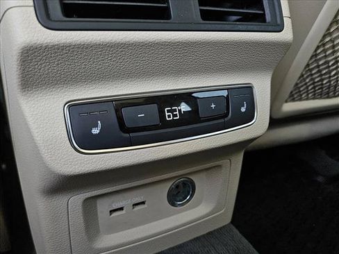 Used 2020 Audi Q5 e Premium Plus w/ Premium Plus Package AWD/4WD image 17