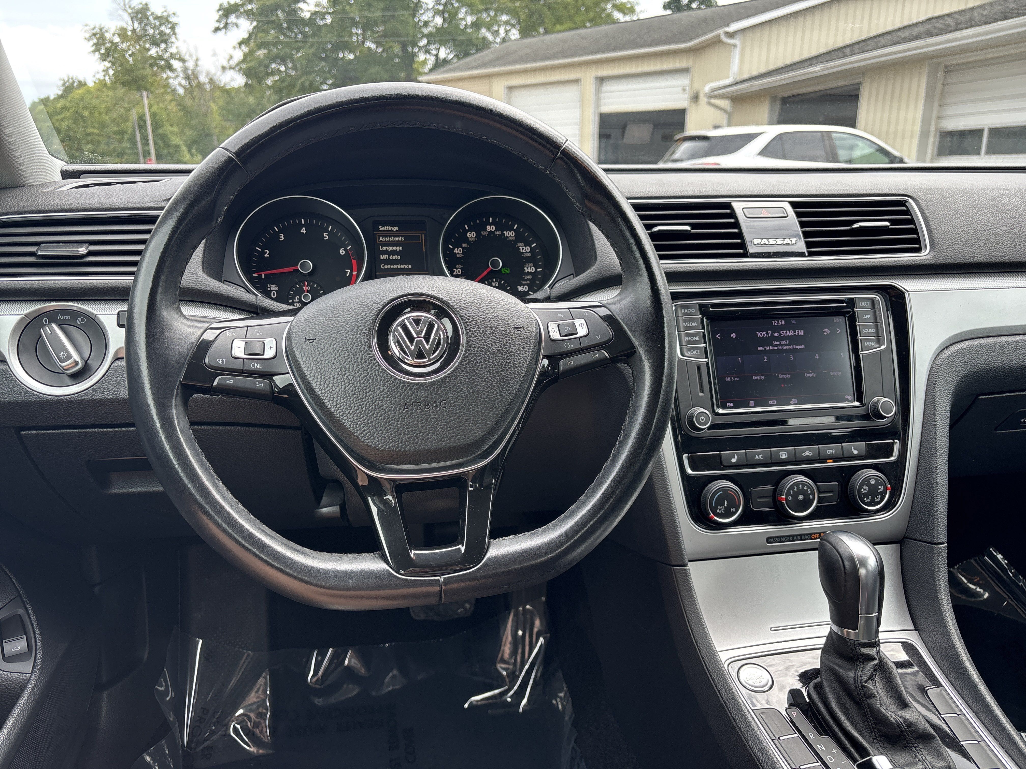 Used 2019 Volkswagen Passat 2.0T Wolfsburg w/ Wheels & Sunroof Package FWD image 19