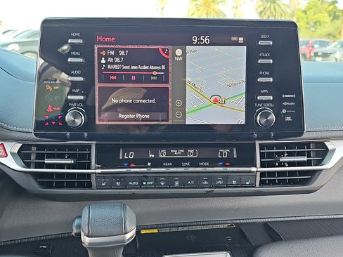 Used 2023 Toyota Sienna XSE image 21