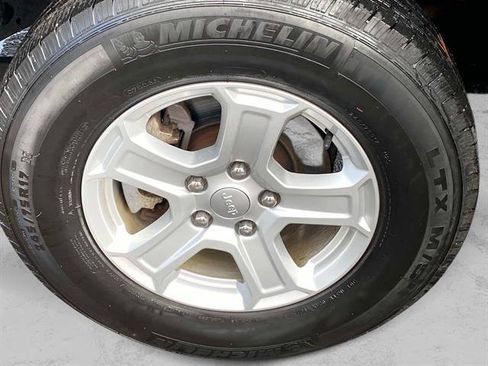 Used 2019 Jeep Wrangler Sport image 25