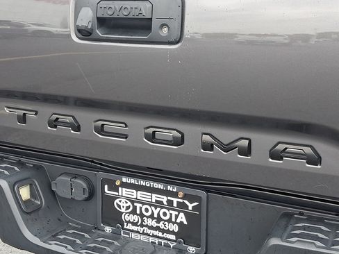 Used 2021 Toyota Tacoma TRD Sport AWD/4WD image 30