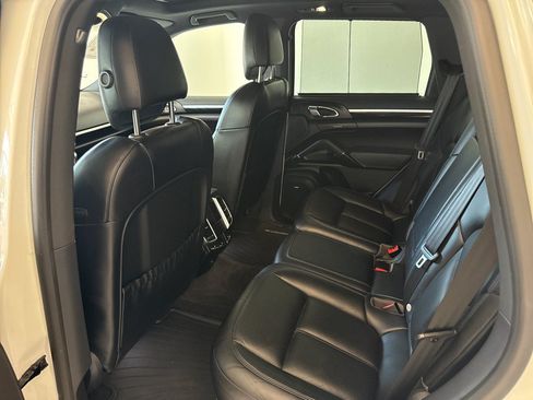 Used 2017 Porsche Cayenne Platinum Edition AWD/4WD image 7