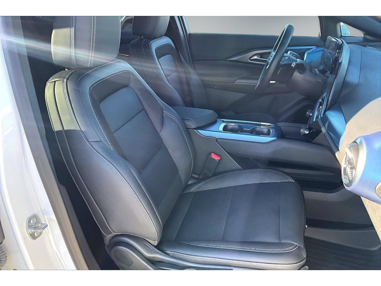 Used 2024 Chevrolet Equinox EV LT FWD image 29