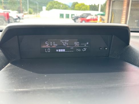 Used 2020 Subaru Crosstrek 2.0i Premium w/ Moonroof Package 1 AWD/4WD image 13