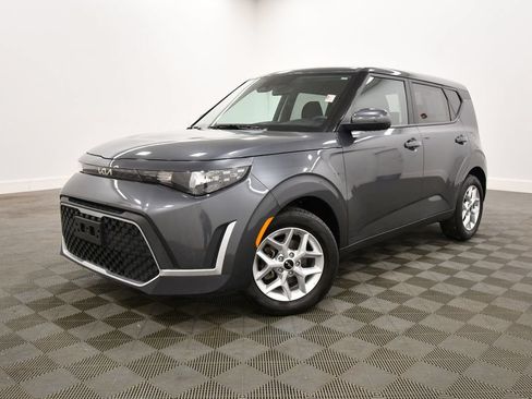 Certified 2025 Kia Soul LX w/ LX Technology Package FWD image 2