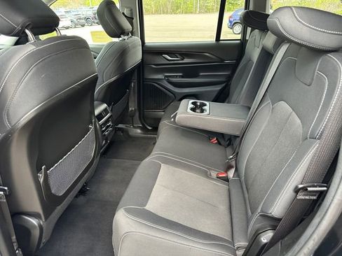 Used 2023 Jeep Grand Cherokee Laredo w/ Trailer Tow Prep Group (B) AWD/4WD image 17