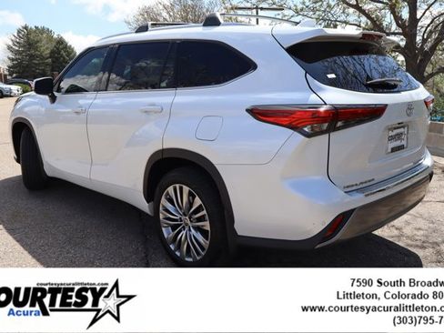 Used 2022 Toyota Highlander Platinum AWD/4WD image 4