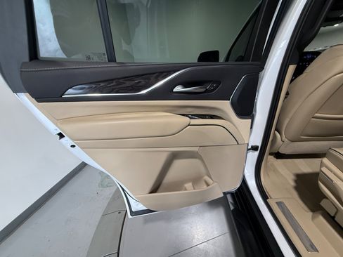 Used 2023 Cadillac Escalade Premium Luxury AWD/4WD image 50