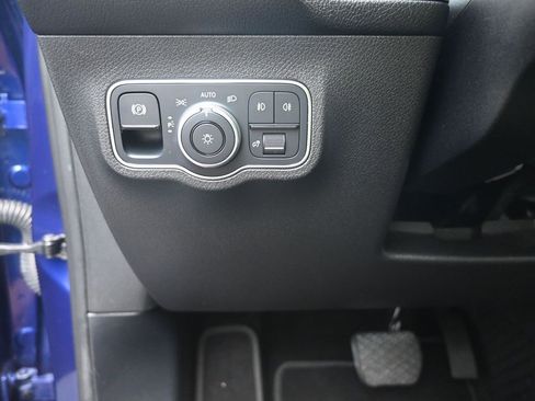 Used 2021 Mercedes-Benz GLB 250 w/ Premium Package image 16